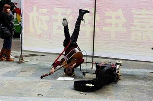 路上偶遇国产烈马视频,视频记录瞬间震撼