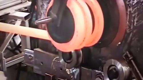 国产大弹簧制造过程视频,从原材料到成品全流程解析