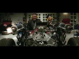 国产青蜂侠视频,飞檐走壁，守护正义的钢铁英雄