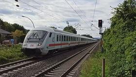 郑州国产火车视频,驰骋铁轨的骄傲与力量  第1张