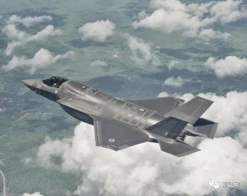 国产战机镂空飞行图片视频