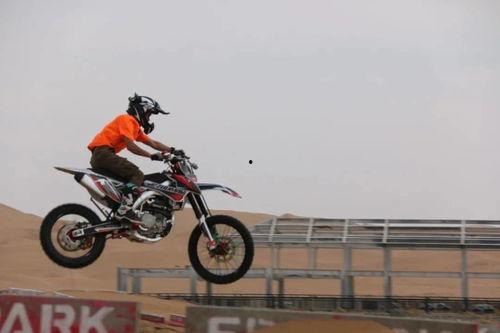 国产机车视频炫酷短片,国产机车炫酷短片，一骑绝尘，风驰电掣  第2张